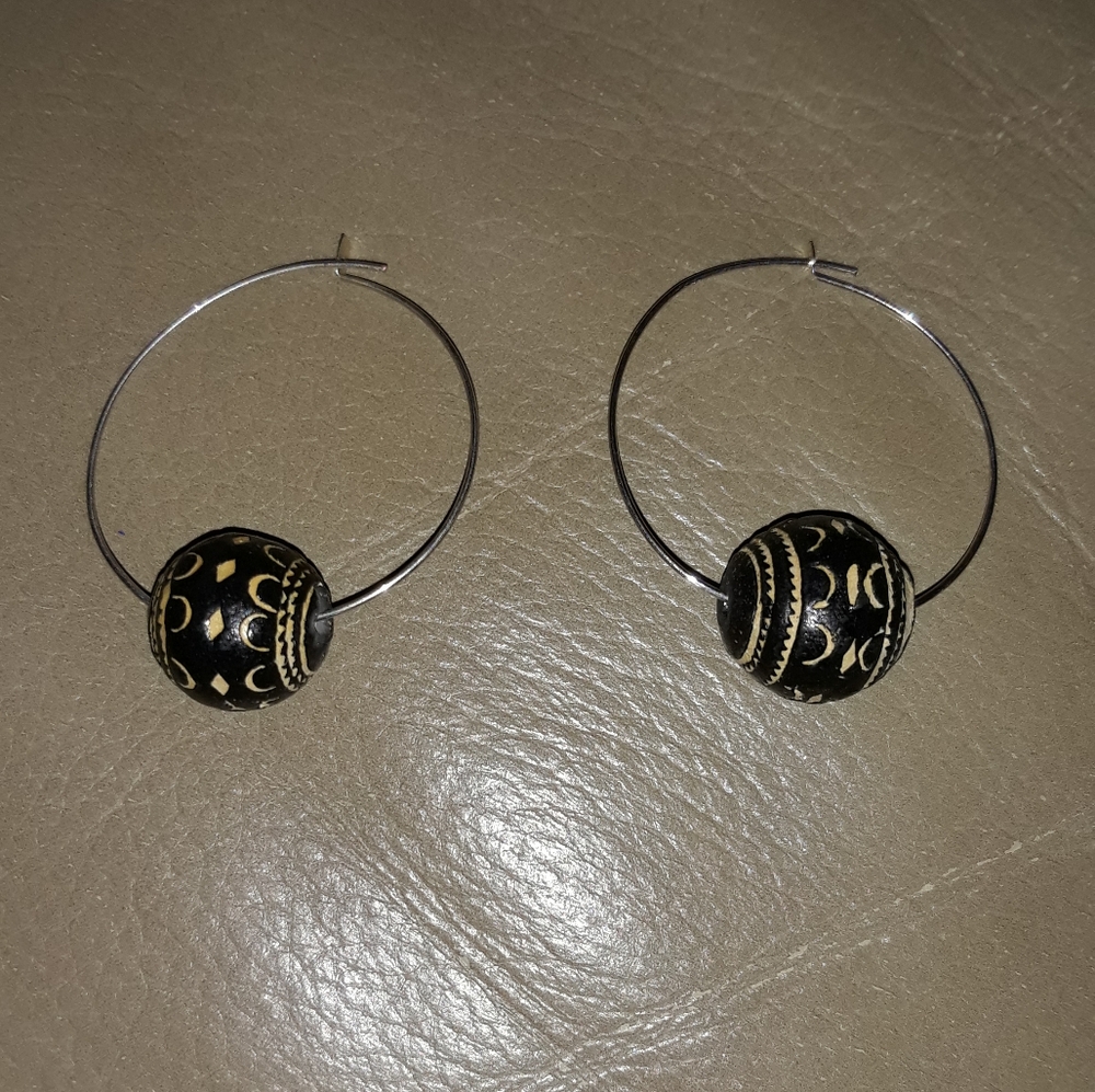 Elegant Black and Gold Hoop Earrings
